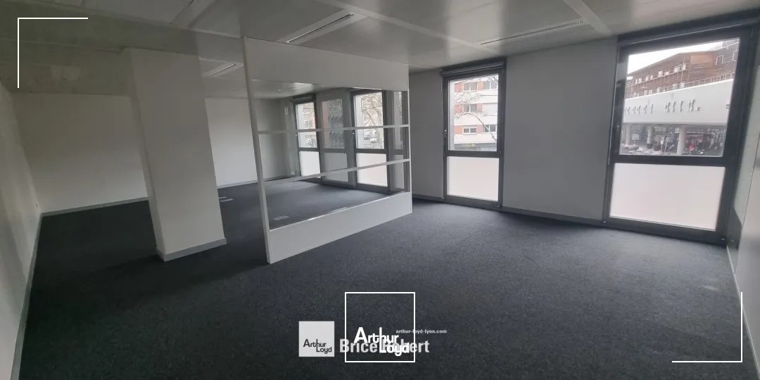 A louer - LE QUADRILLE - Bureaux dans un immeuble tertiaire - Lyon 8ème 