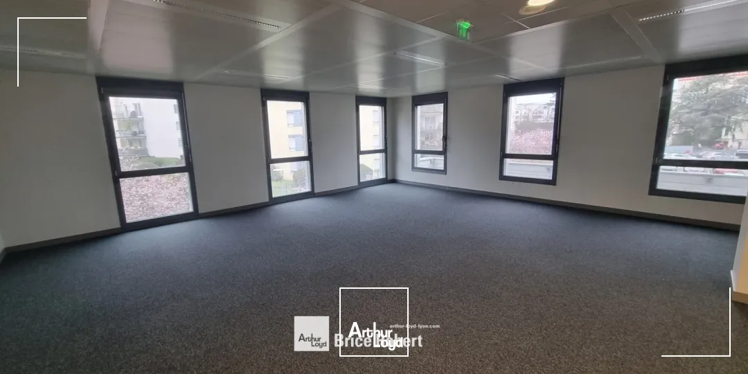 A louer - LE QUADRILLE - Bureaux dans un immeuble tertiaire - Lyon 8ème 