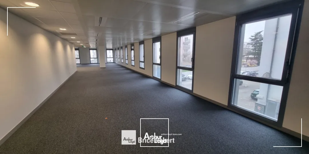 A louer - LE QUADRILLE - Bureaux dans un immeuble tertiaire - Lyon 8ème 