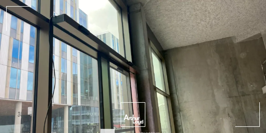 A louer - CARRE DE SOIE - Bureaux en rez-de-chaussée - Villeurbanne 