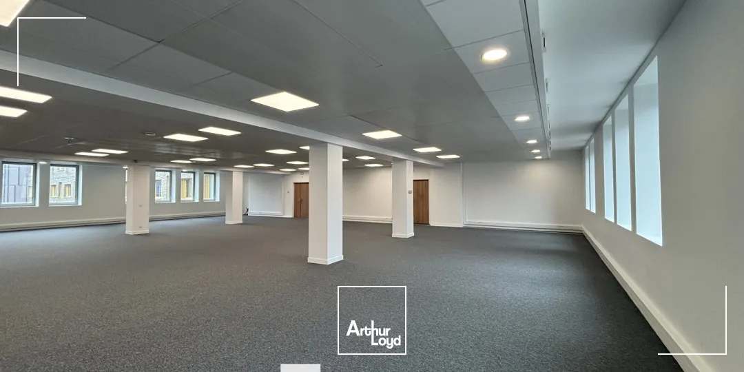 A louer - LE MONOLITHE - Bureaux dans un immeuble emblématique de Confluence - Lyon 2ème