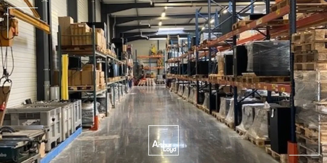 A LOUER - Bâtiment d'activités - MEYZIEU