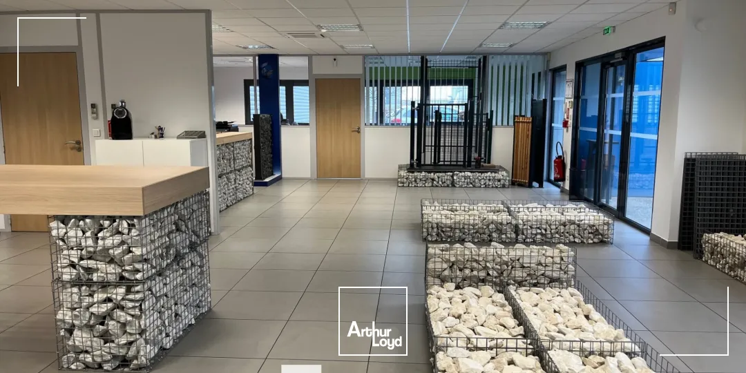 A LOUER - Bâtiment d'activités - MEYZIEU