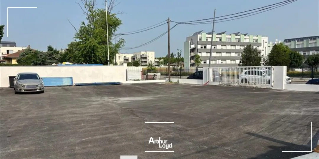 A LOUER - Bâtiment d'activités - VAULX EN VELIN