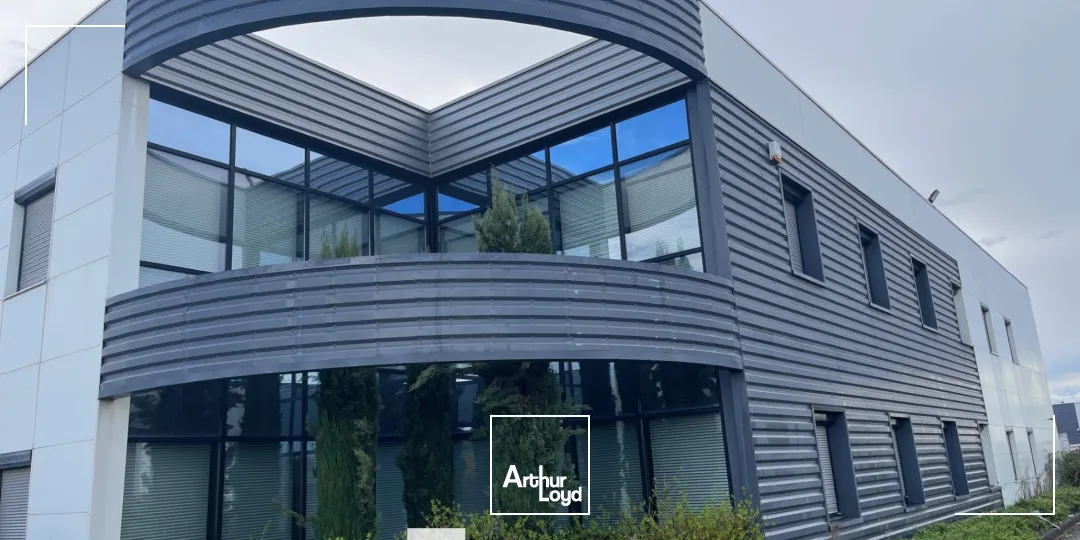 A LOUER - Bâtiment d'activité - indépendant - SAINT-PRIEST