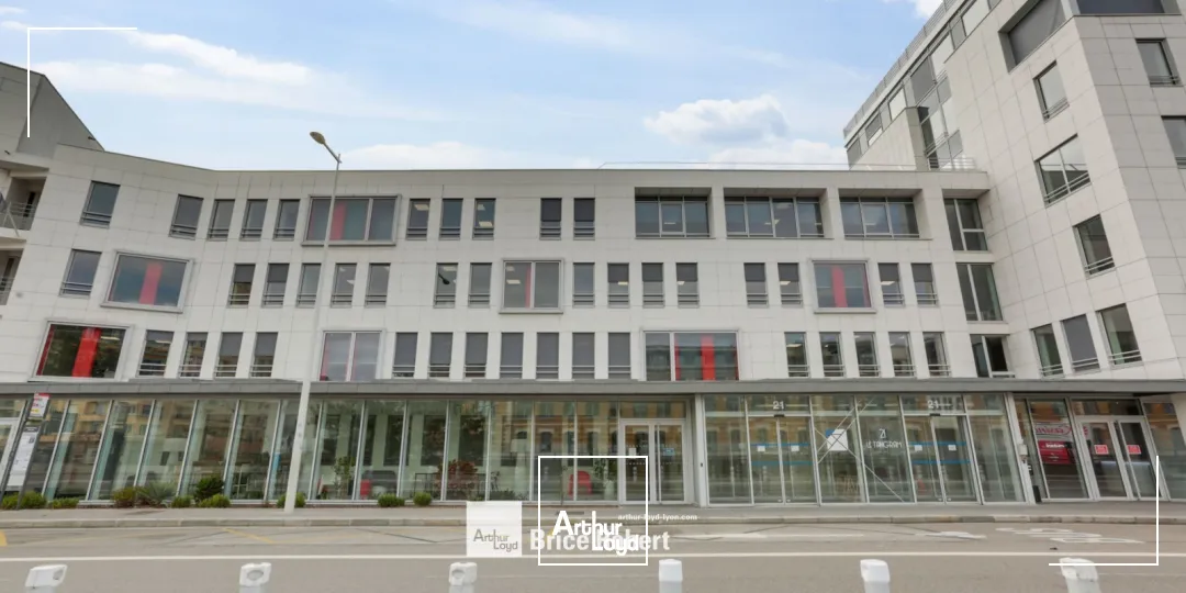 A louer - LE TANGRAM - Bureaux aménagés lumineux - Lyon 7ème