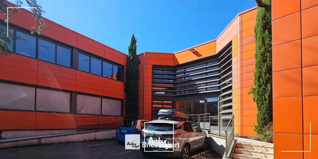 A vendre ou a louer - LE TERRE DE SIENNE - Bureaux lumineux - Champagne au Mont d'Or