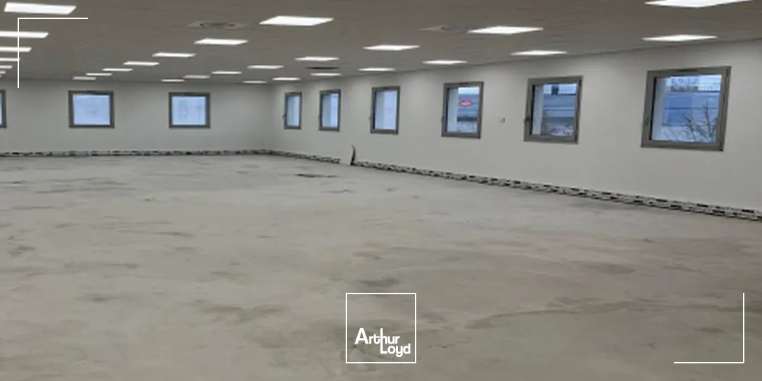 A vendre - Bureaux climatisés dans immeuble sur terrain clos - Saint Priest