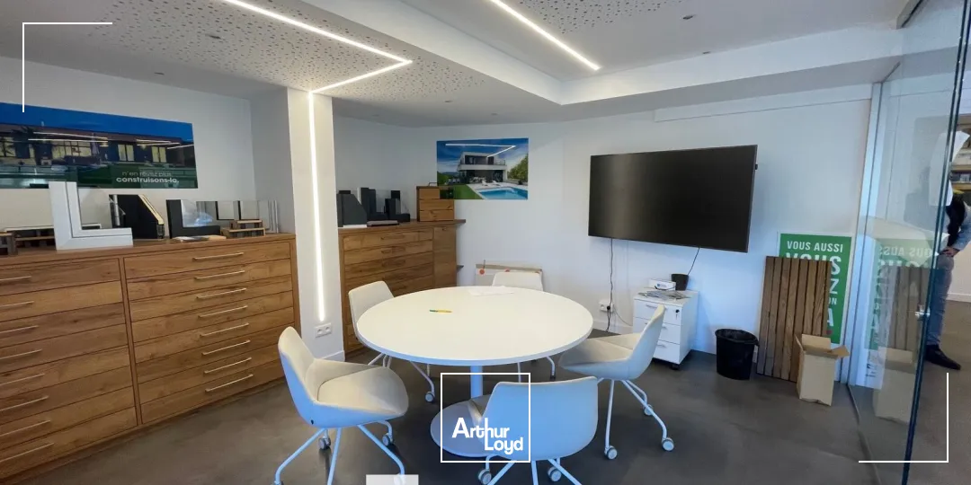 A louer - Local commercial angle de Rue - Champagne au Mont d'Or