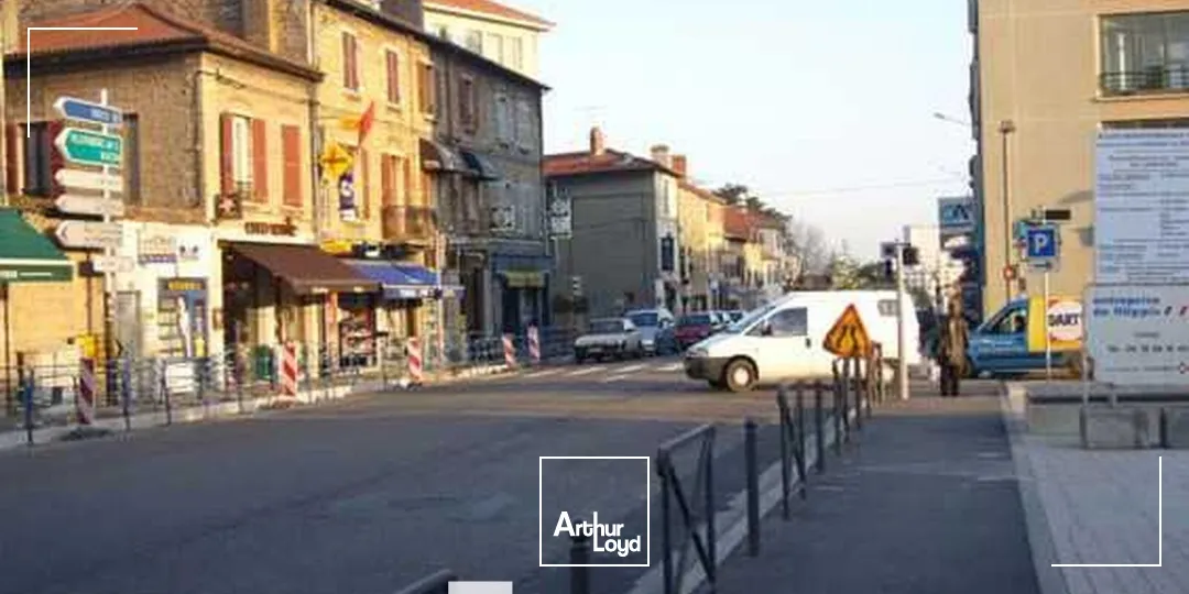 A louer - Local commercial angle de Rue - Champagne au Mont d'Or