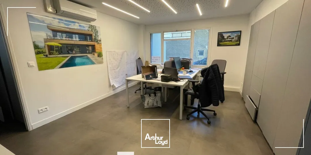 A louer - Local commercial angle de Rue - Champagne au Mont d'Or