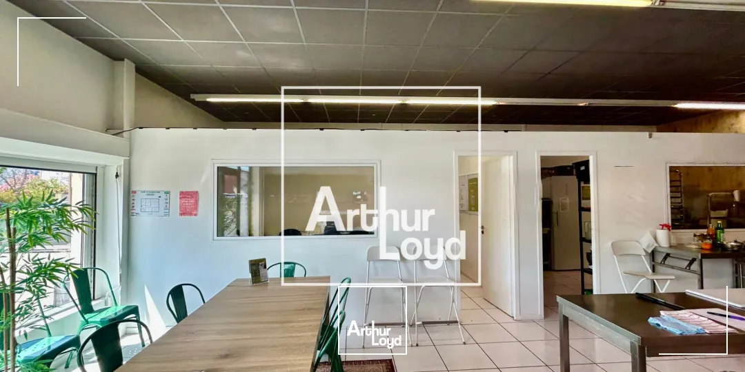 Local commercial 113 m² à louer - Vitrine, visibilité, parking - Idéal point de vente ou showroom