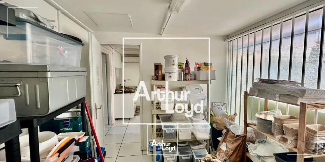 Local commercial 113 m² à louer - Vitrine, visibilité, parking - Idéal point de vente ou showroom