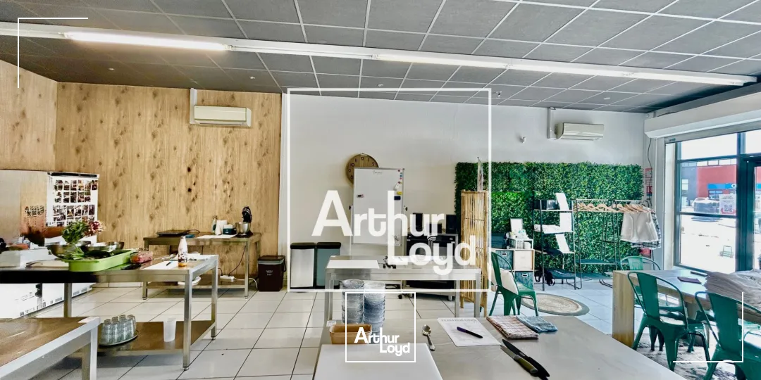 Local commercial 113 m² à louer - Vitrine, visibilité, parking - Idéal point de vente ou showroom