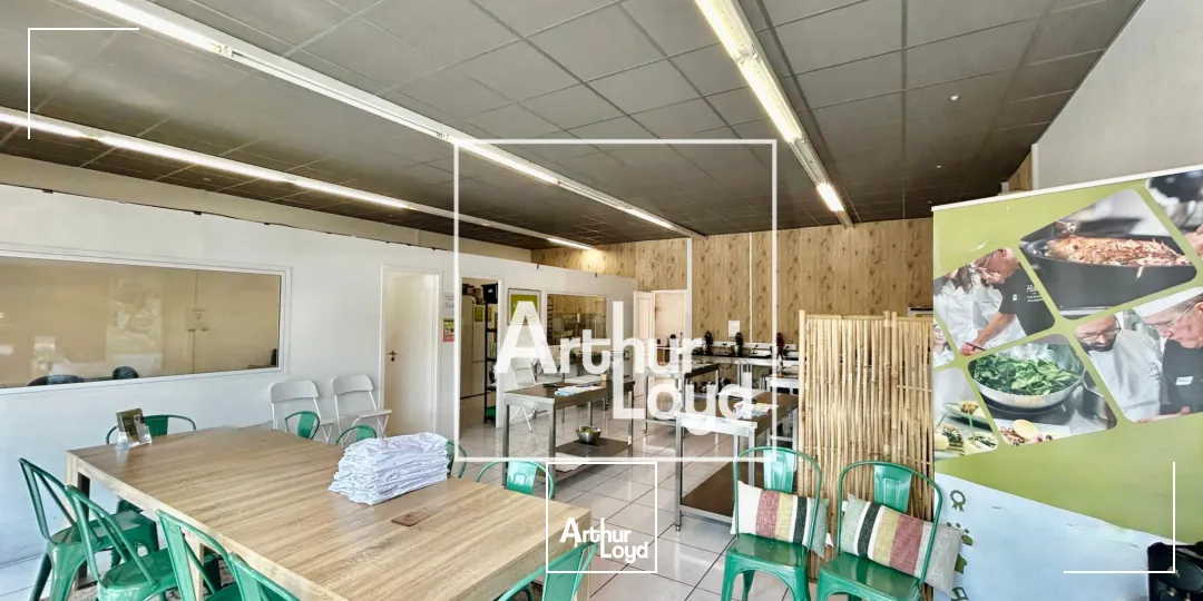 Local commercial 113 m² à louer - Vitrine, visibilité, parking - Idéal point de vente ou showroom