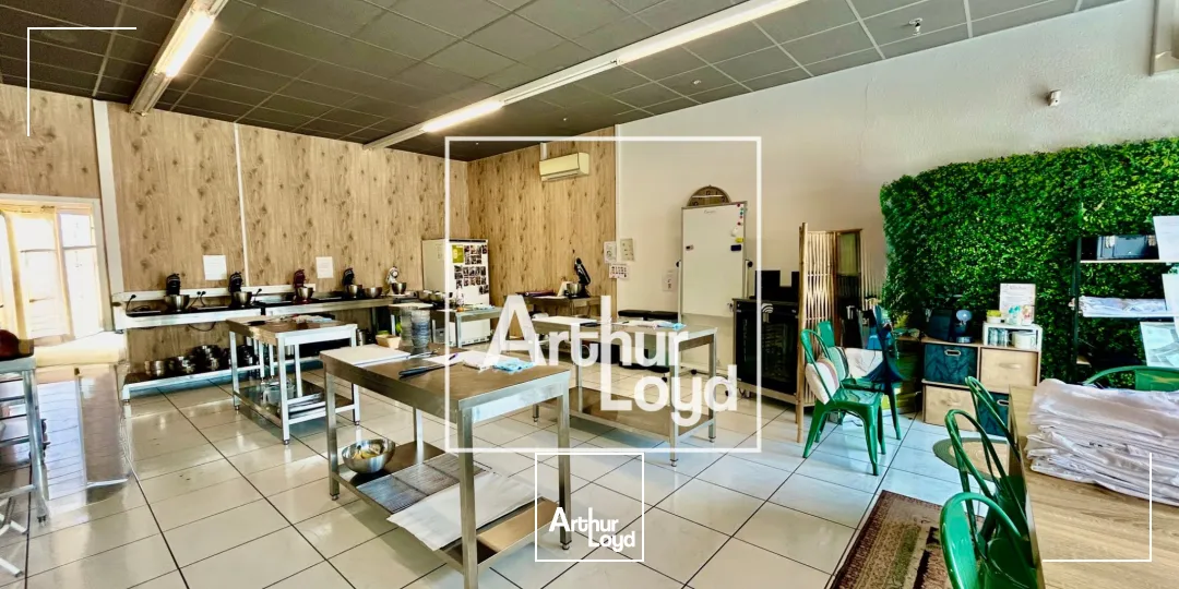 Local commercial 113 m² à louer - Vitrine, visibilité, parking - Idéal point de vente ou showroom