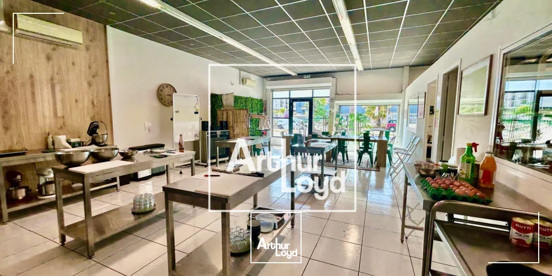 Local commercial 113 m² à louer - Vitrine, visibilité, parking - Idéal point de vente ou showroom