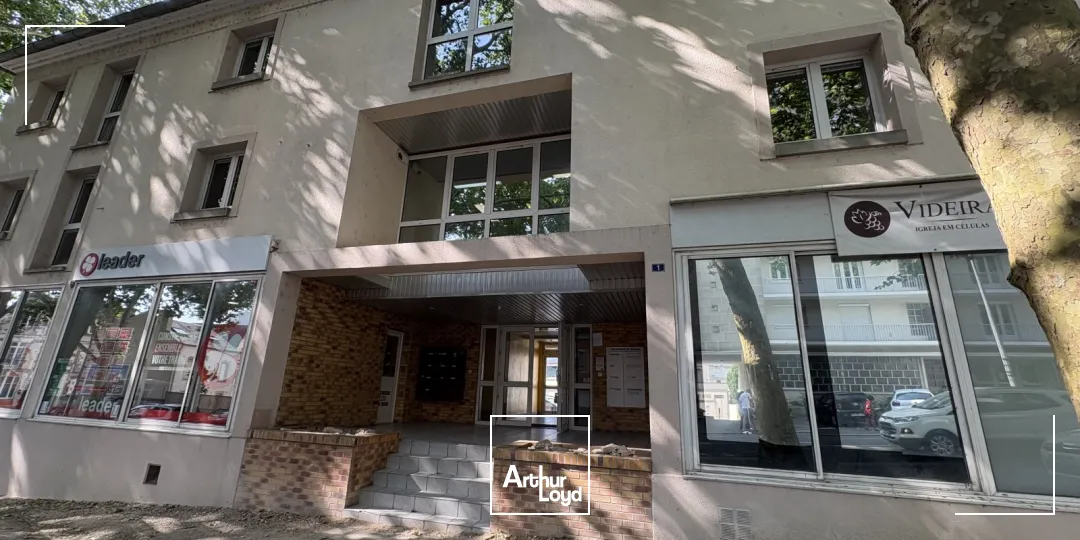 Bureaux de 235 m2 à louer ou à vendre quartier Coligny - Proche Tramway