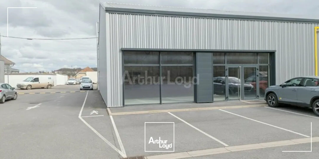 LOCAL COMMERCIAL à LOUER de 190 m²