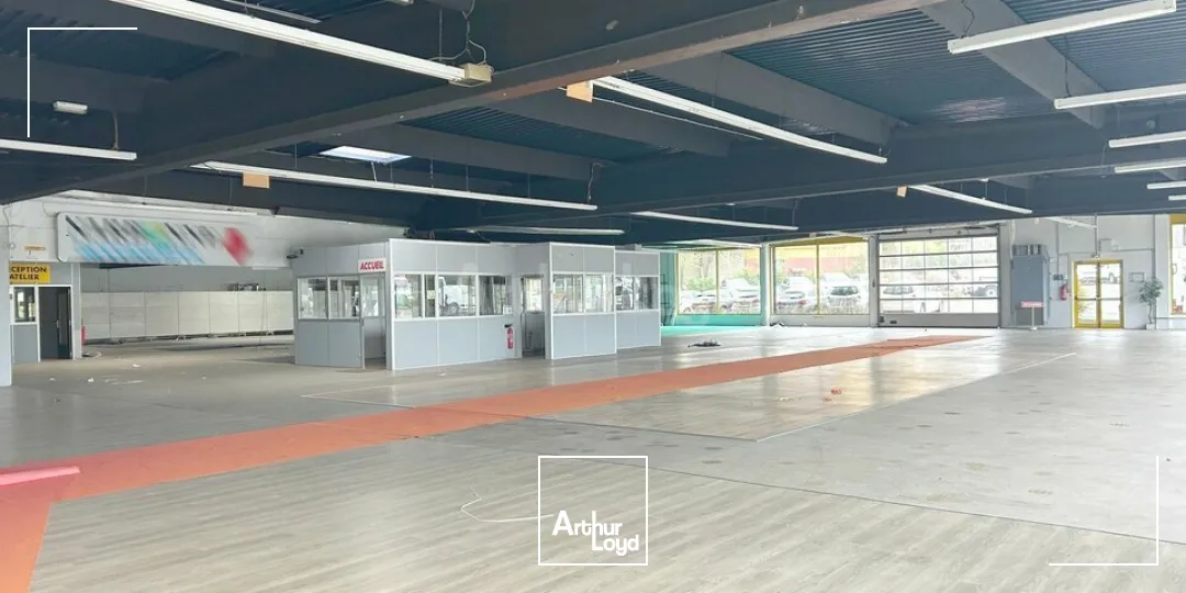 LOCAL COMMERCIAL à LOUER de 2400 m²