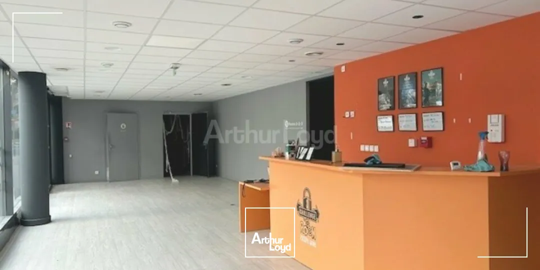 LOCAL COMMERCIAL à VENDRE de 368 m²