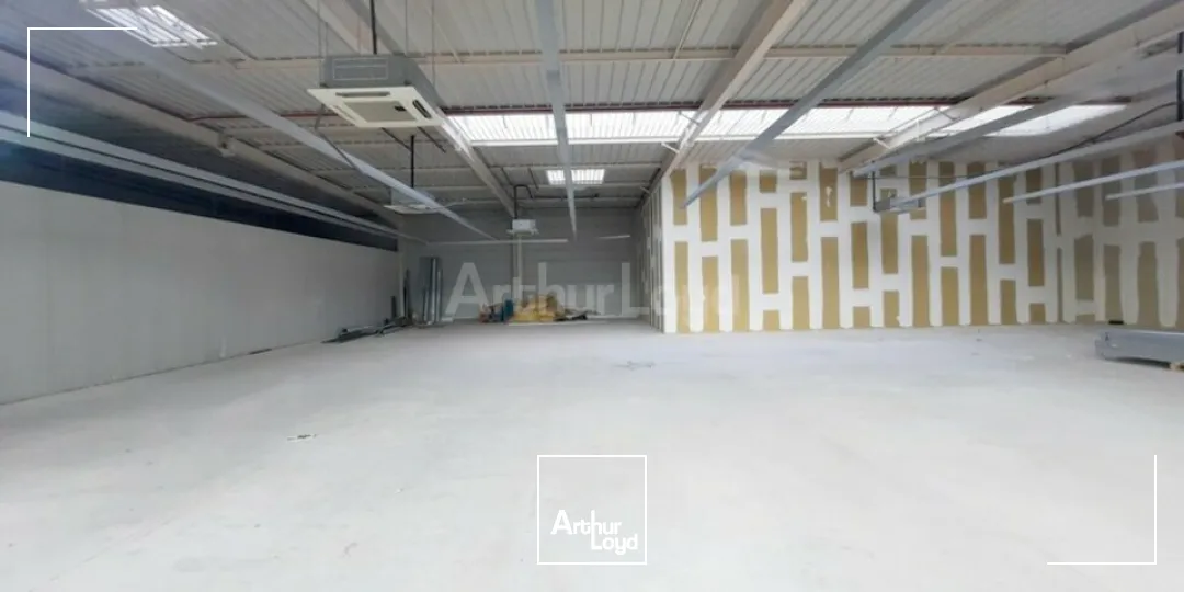 LOCAL COMMERCIAL à LOUER de 554 m²