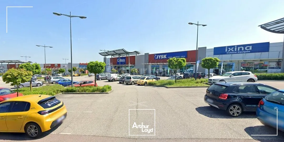 LOCAL COMMERCIAL à LOUER de 900 m²