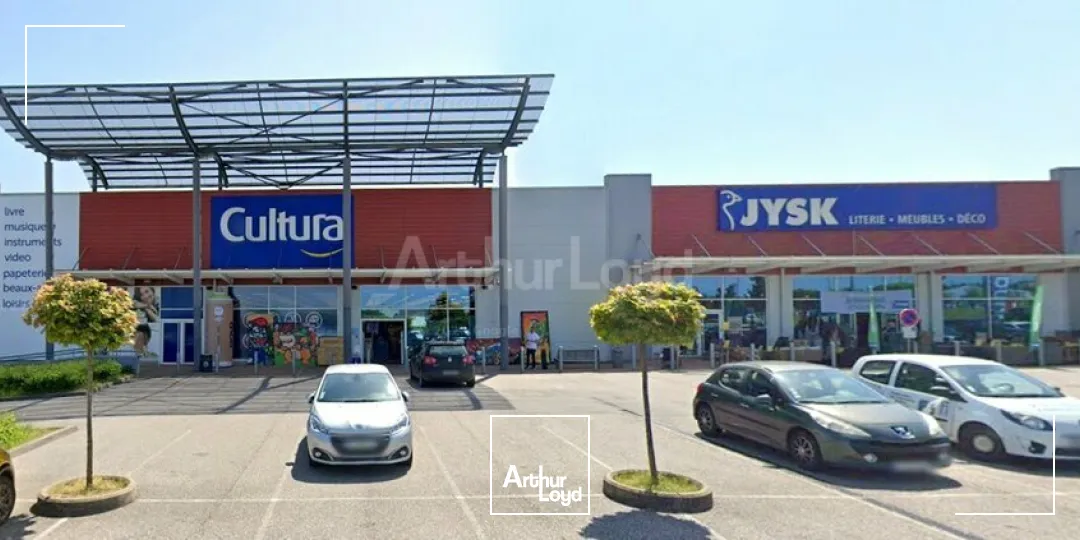 LOCAL COMMERCIAL à LOUER de 900 m²