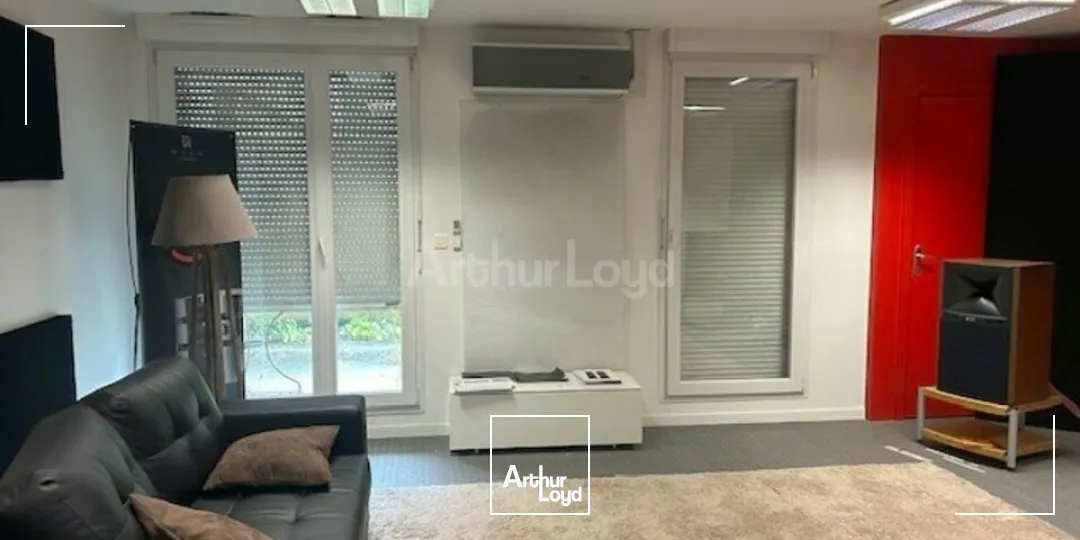 LOCAL COMMERCIAL à VENDRE de 216 m²