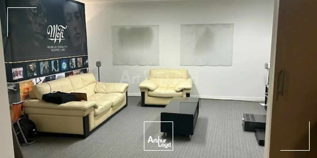 LOCAL COMMERCIAL à VENDRE de 216 m²