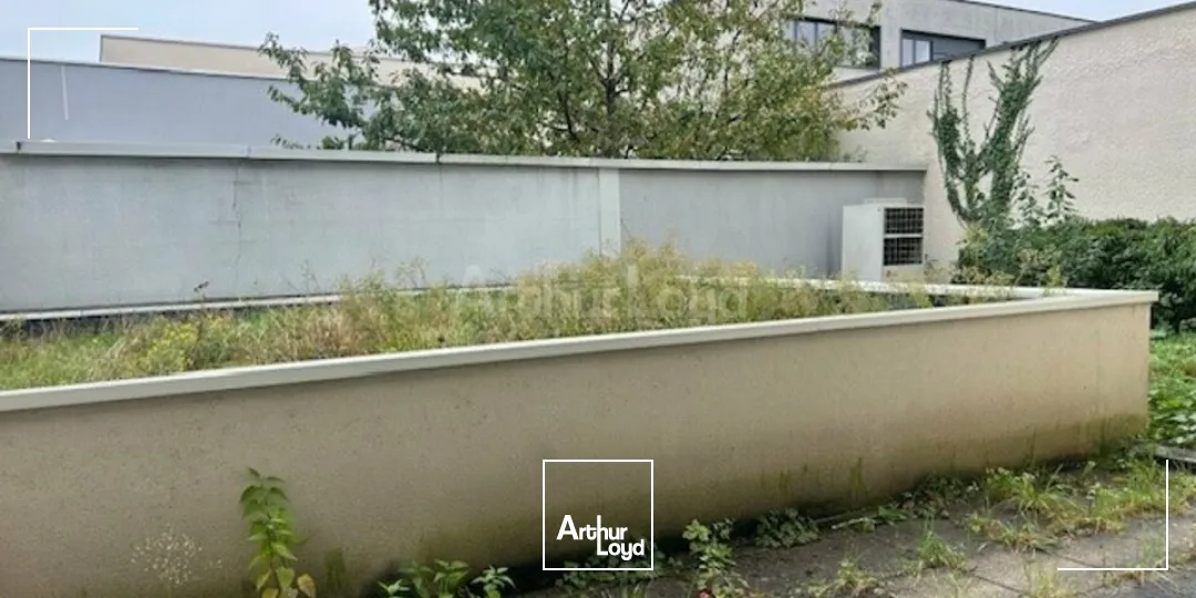 LOCAL COMMERCIAL à VENDRE de 216 m²