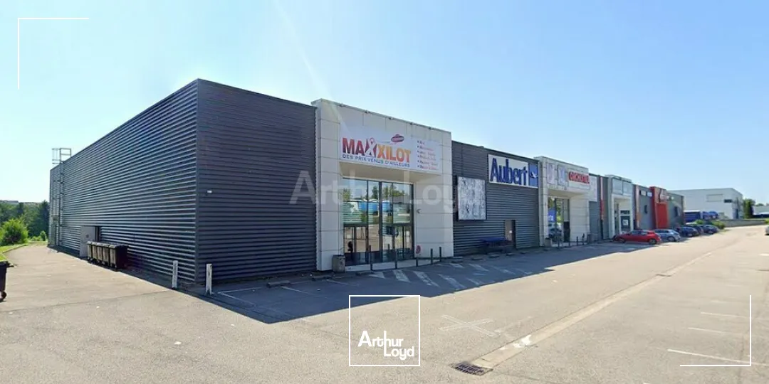 LOCAL COMMERCIAL à LOUER de 925 m²