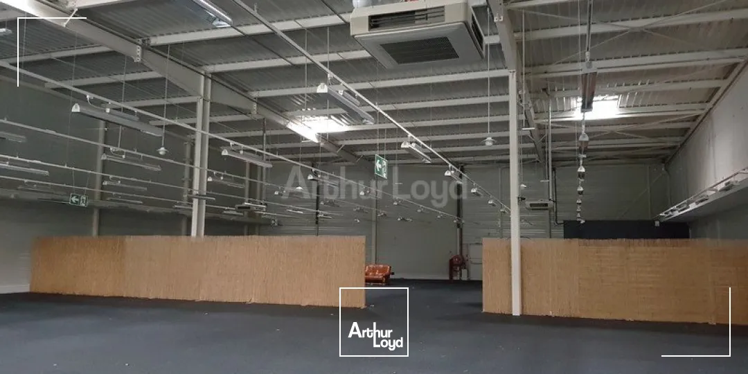 LOCAL COMMERCIAL à LOUER de 925 m²