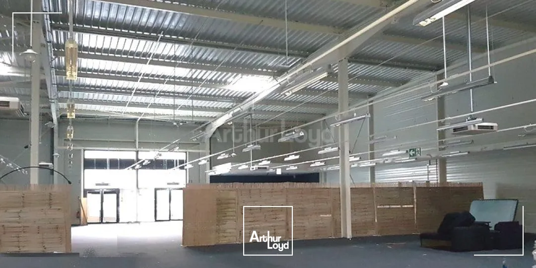 LOCAL COMMERCIAL à LOUER de 925 m²