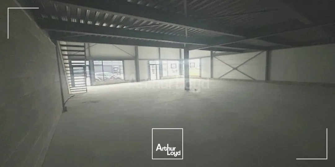 LOCAL COMMERCIAL à LOUER de 323 m²