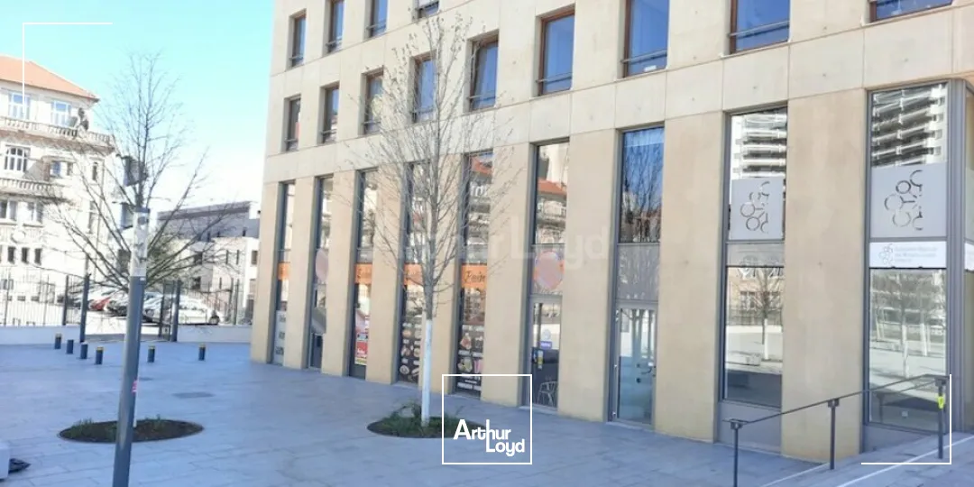 LOCAL COMMERCIAL à LOUER de 97 m²