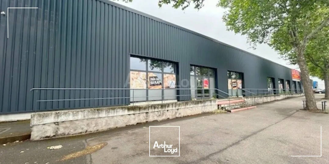 LOCAL COMMERCIAL à VENDRE de 1308 m²