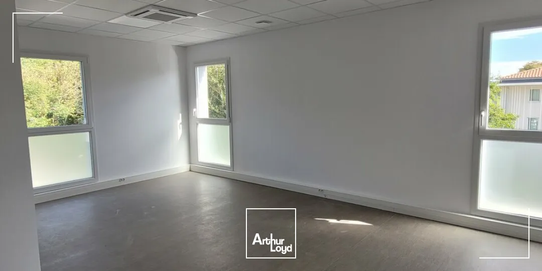 SAINT JEAN DE LUZ, ESPACE BUREAUX DE 22 M²- PROCHE GRANDS AXES
