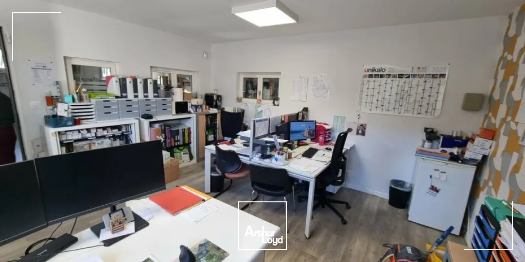 À louer  Local d'activité 261 m² avec bureaux et accès direct rocade  Poitiers Sud