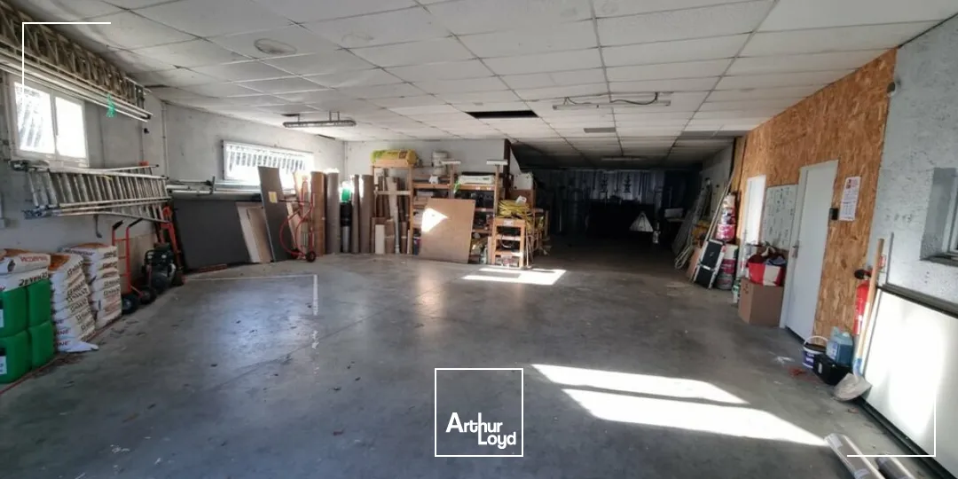 À louer  Local d'activité 261 m² avec bureaux et accès direct rocade  Poitiers Sud