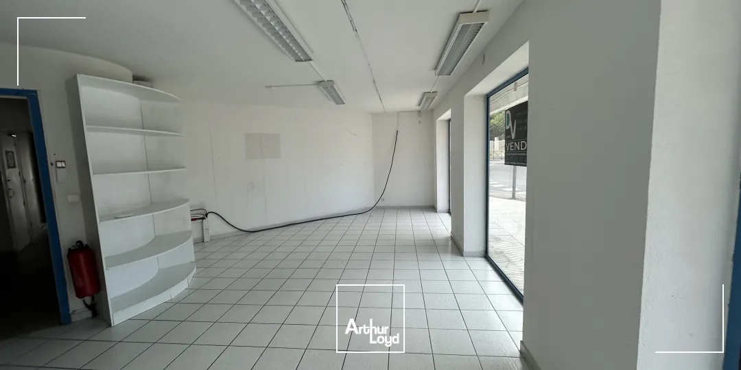 VENTE - LOCAL COMMERCIAL - VISIBILITE - EMPLACEMENT D'ANGLE