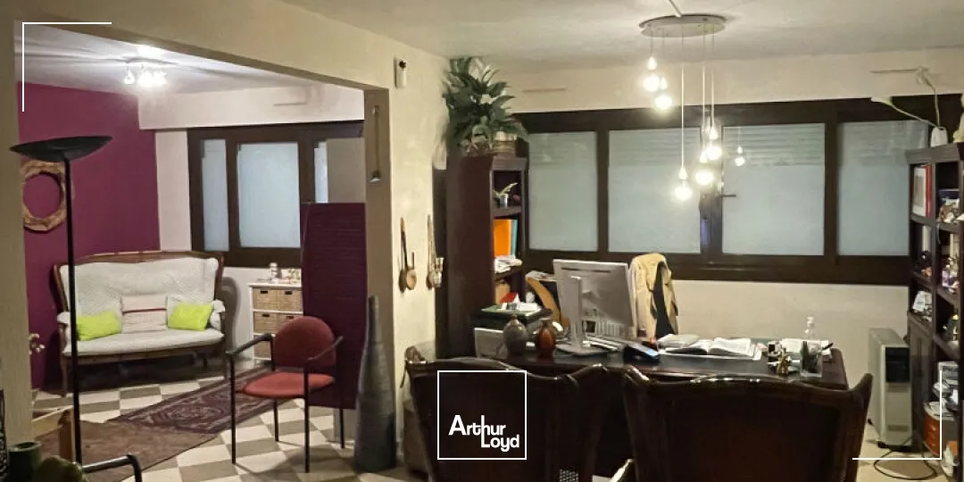 A VENDRE - LIMOGES CENTRE - Bureaux ou appartement avec 2 places de parking