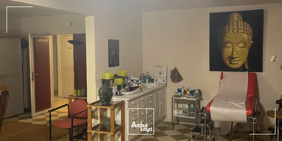 A VENDRE - LIMOGES CENTRE - Bureaux ou appartement avec 2 places de parking