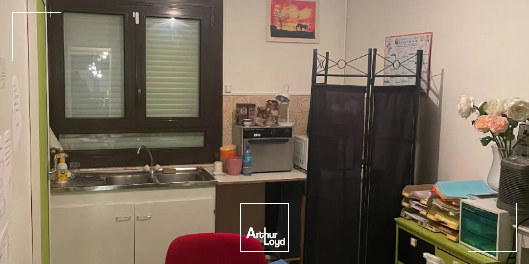 A VENDRE - LIMOGES CENTRE - Bureaux ou appartement avec 2 places de parking