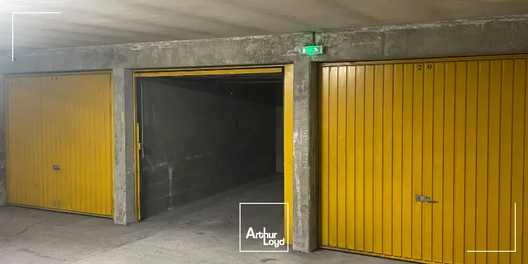 A VENDRE - LIMOGES CENTRE - Bureaux ou appartement avec 2 places de parking