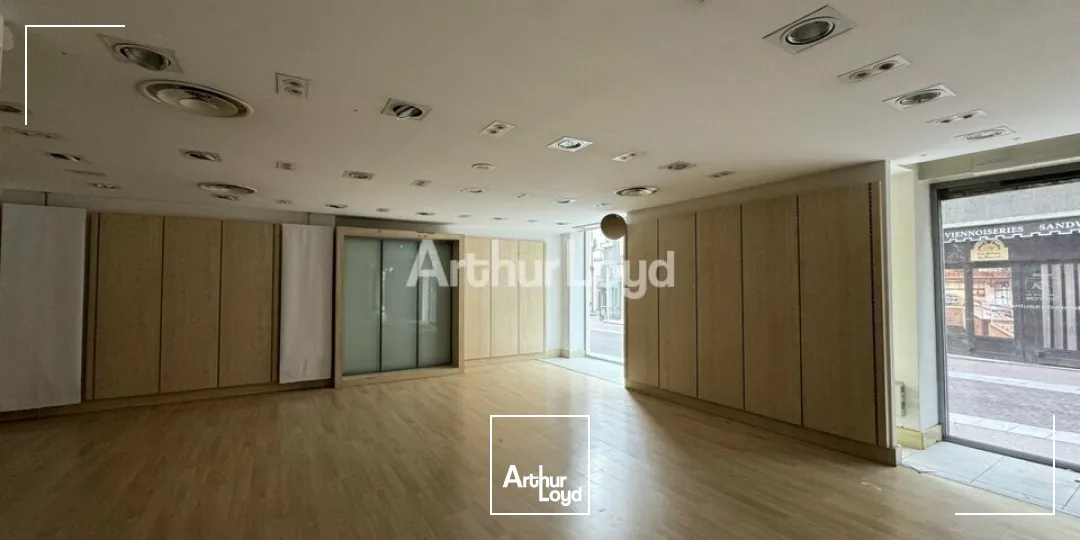 LOCAL COMMERCIAL à LOUER de 124.26 m²