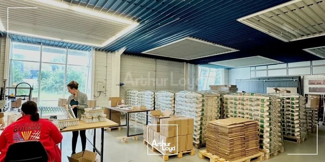 LOCAL D'ACTIVITE - ENTREPOT à LOUER de 1428 m²