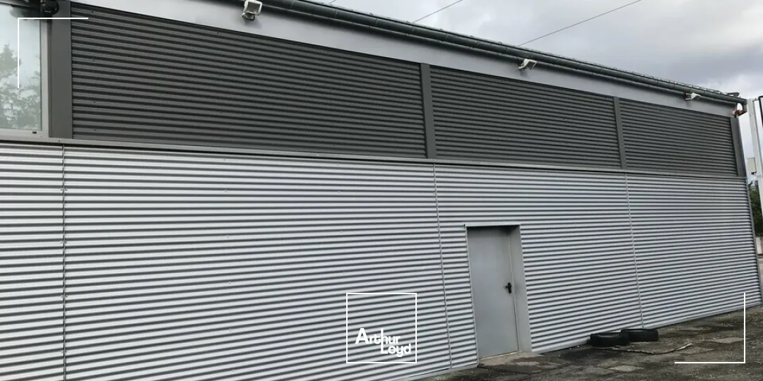 LOCAL D'ACTIVITE - ENTREPOT à LOUER de 270 m²