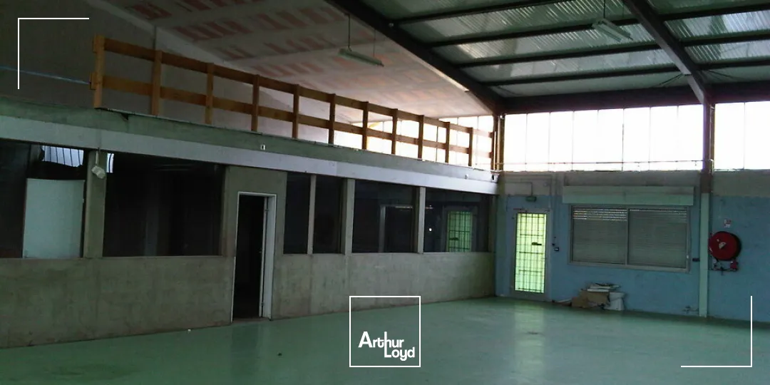 LOCAL D'ACTIVITE - ENTREPOT à LOUER de 270 m²