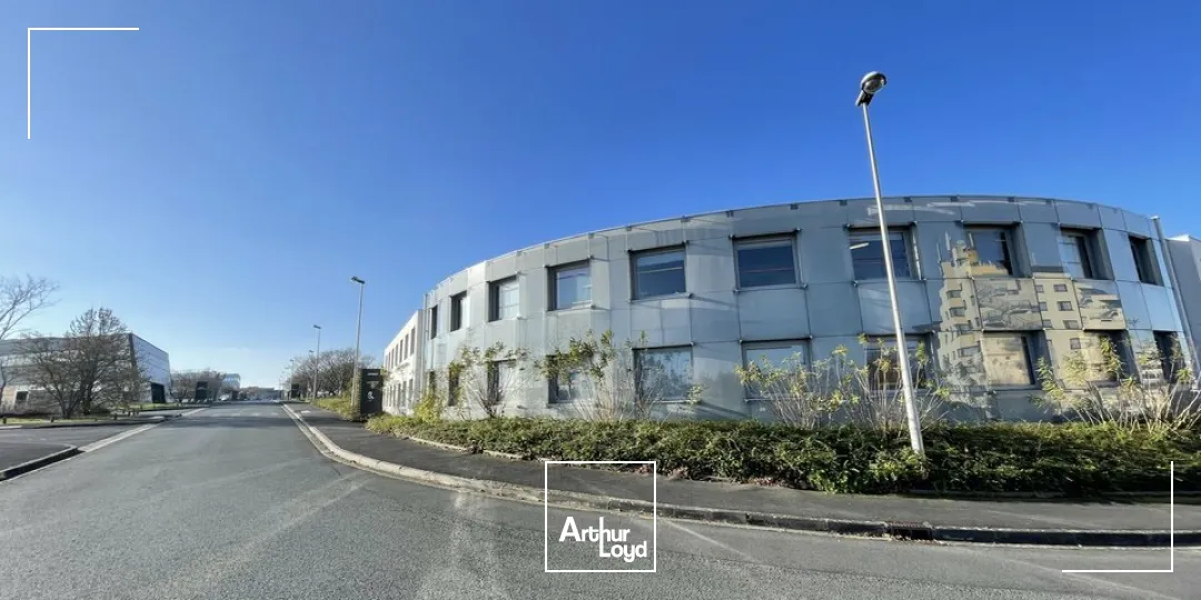BUREAUX DE 554M² A VENDRE PROCHE DES COMMERCES ET VISIBLES DEPUIS LA ROCADE